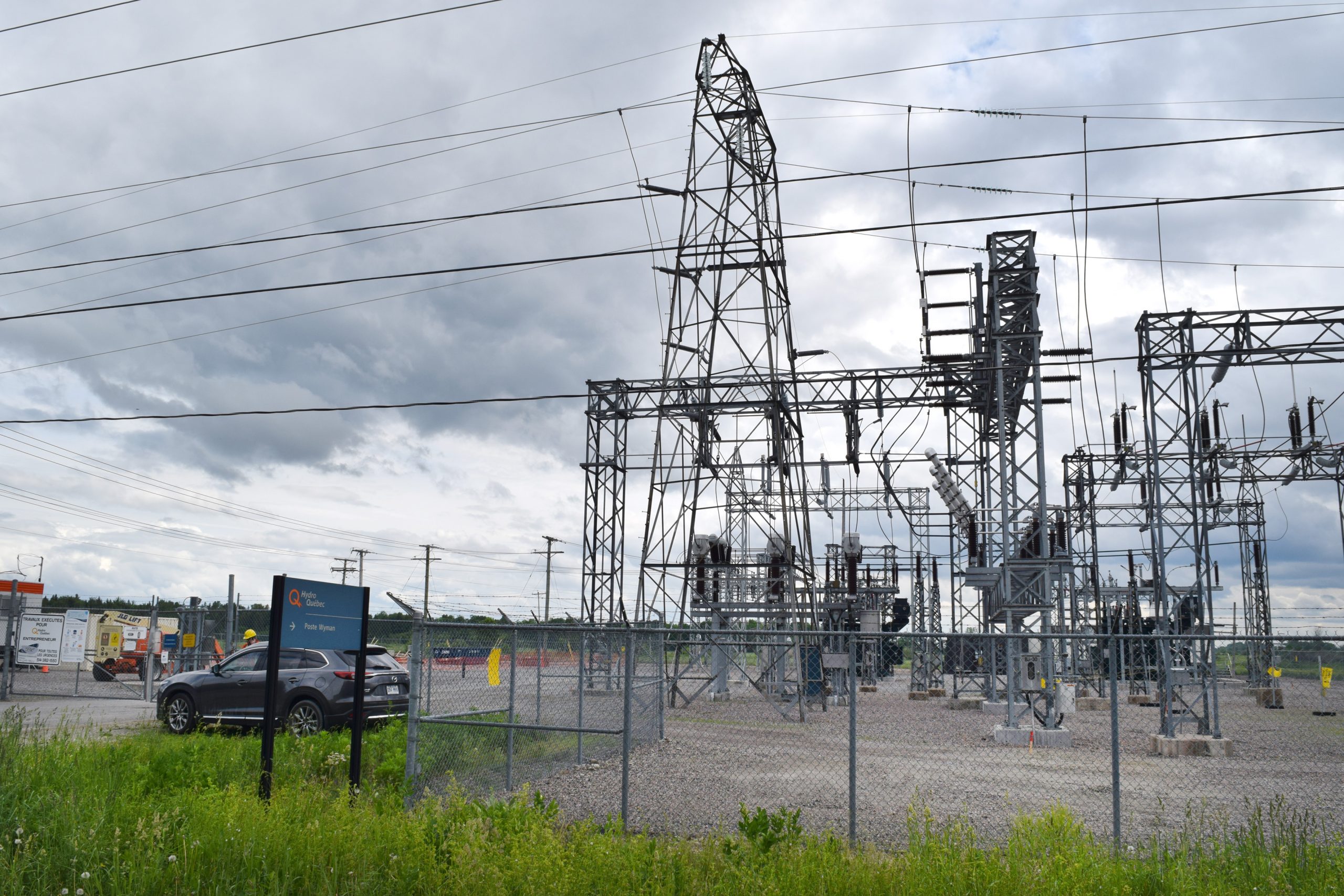 Hydro Quebec will be renovating one of the control buildings at the Wyman substation in order to bring the facilitiy into the digital age. The upgrades will allow some operations to be handled remotely and the work will last until December.
