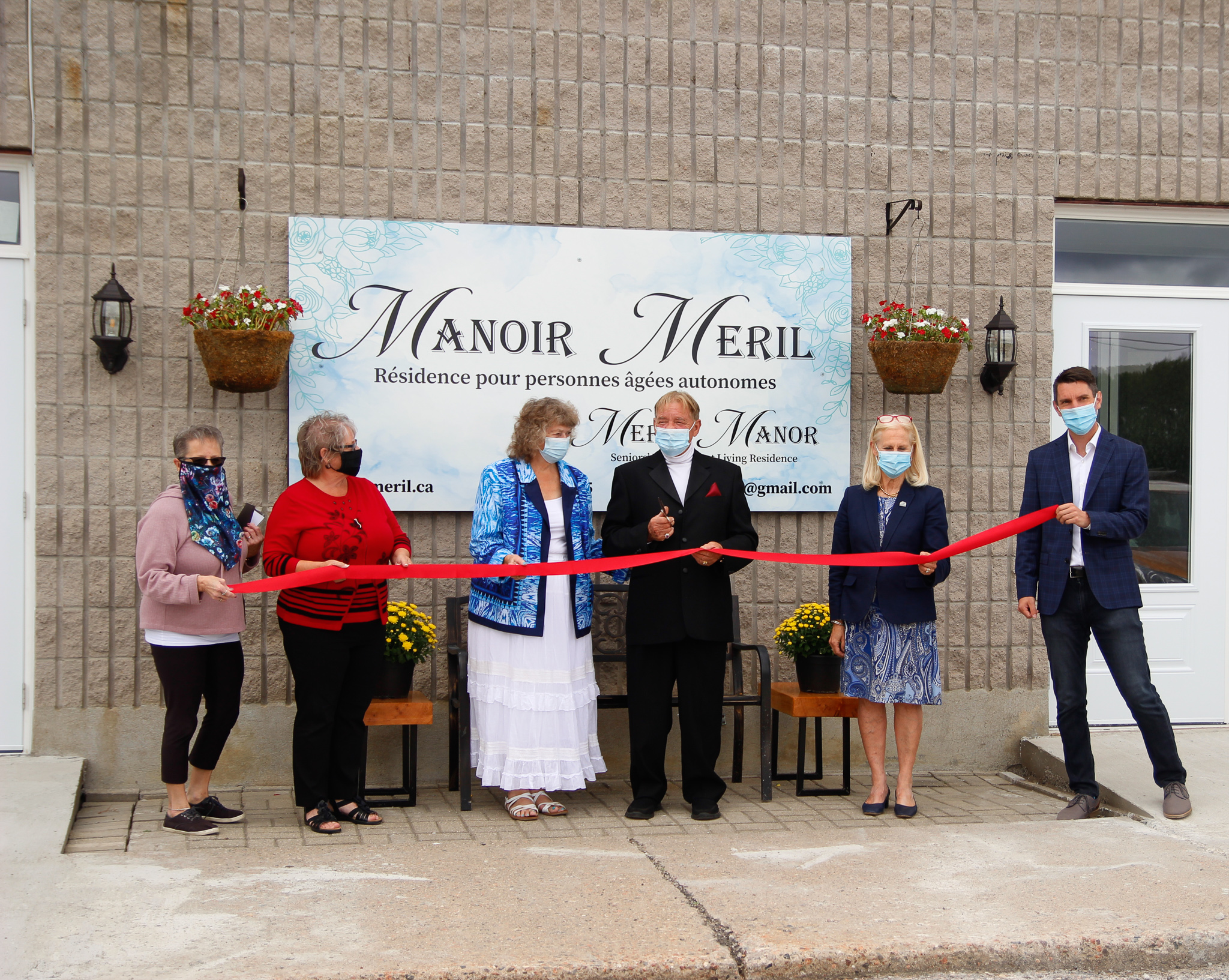 Local politicians and owner cut the ribbon for the official opening of Manoir Meril in Portage du Fort. Left to right: Portage du Fort Director General Lisa Dagenais, Mayor Lynne Cameron, co-owners Marie-Anne Jolicoeur and Pierre Jolicoeur, Pontiac Warden Jane Toller and MNA André Fortin.